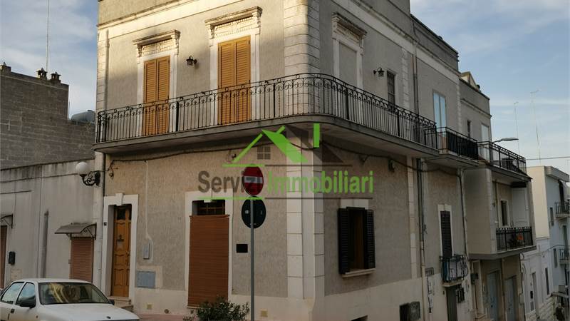 a 50m. dal centro storico, ampio 2 locali ristrutturato. ottimo anche per investimento